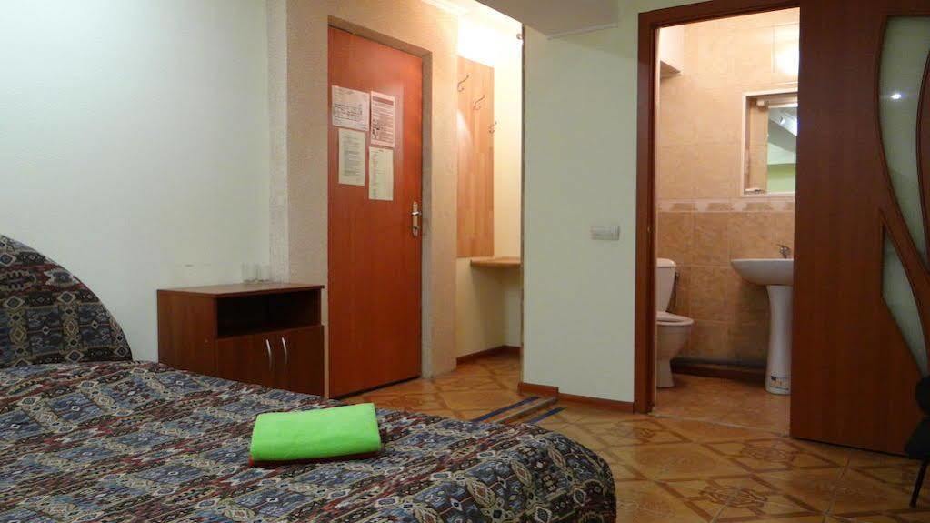 Hotel Desna Kut Kiev Extérieur photo