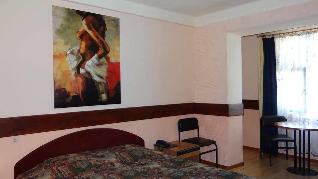 Hotel Desna Kut Kiev Extérieur photo